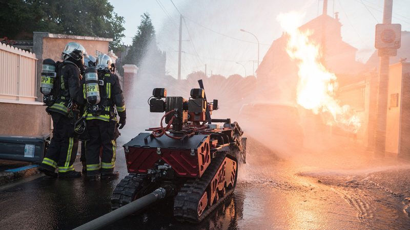 Как робот «Колосс» помогал людям спасать Нотр-Дам от огня