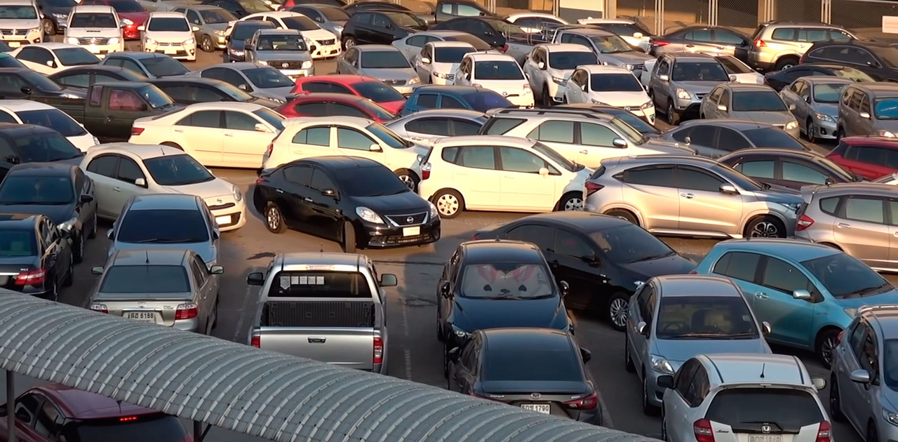 Как выглядит в настоящее время самая сложная в мире парковка в Бангкоке