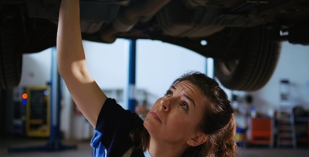 Замена рычагов подвески: профессиональный подход к ремонту автомобилей